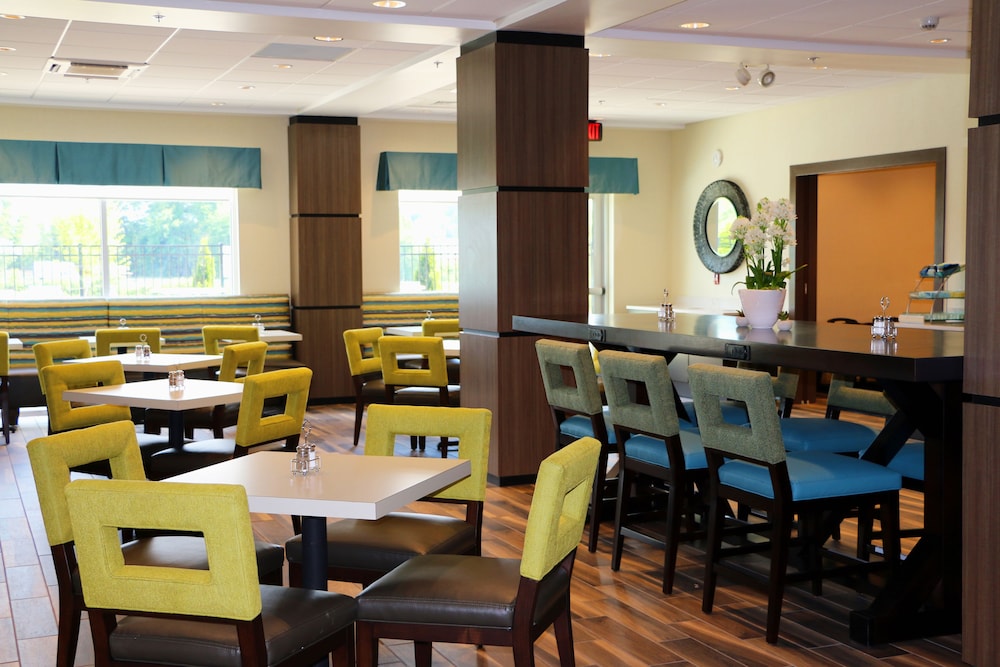 Holiday Inn Express & Suites Hendersonville SE Flat Rock by IHG - photo 21