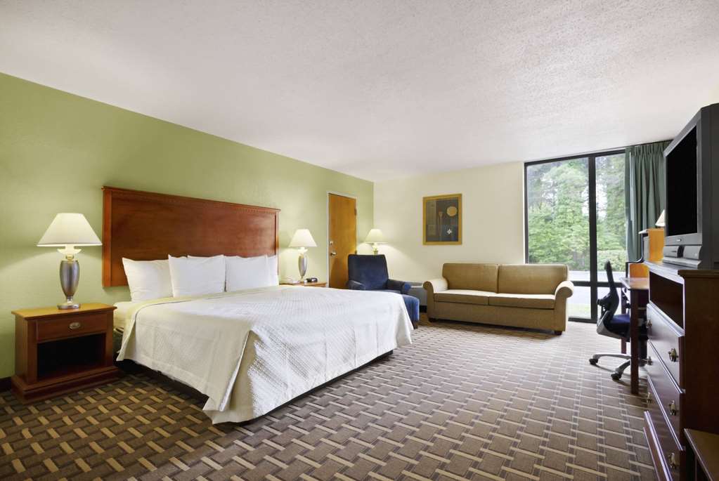 Days Inn by Wyndham Fayetteville South I 95 Exit 49 - photo 14