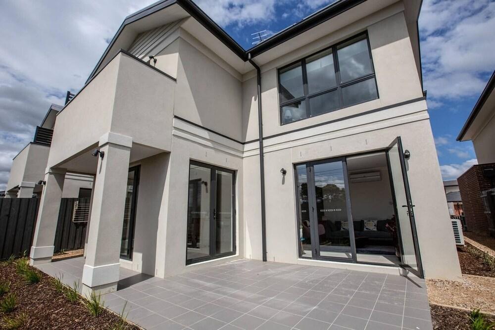 Captivating Large 4br@narre Warren — hotel in Narre Warren