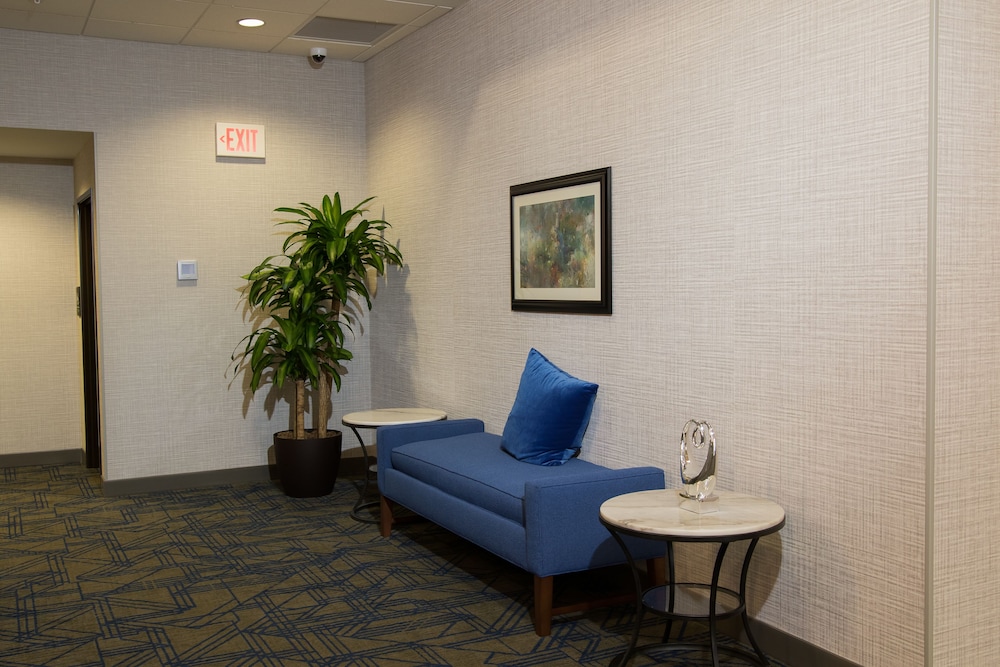 Hampton Inn & Suites Tulsa Downtown - photo 9