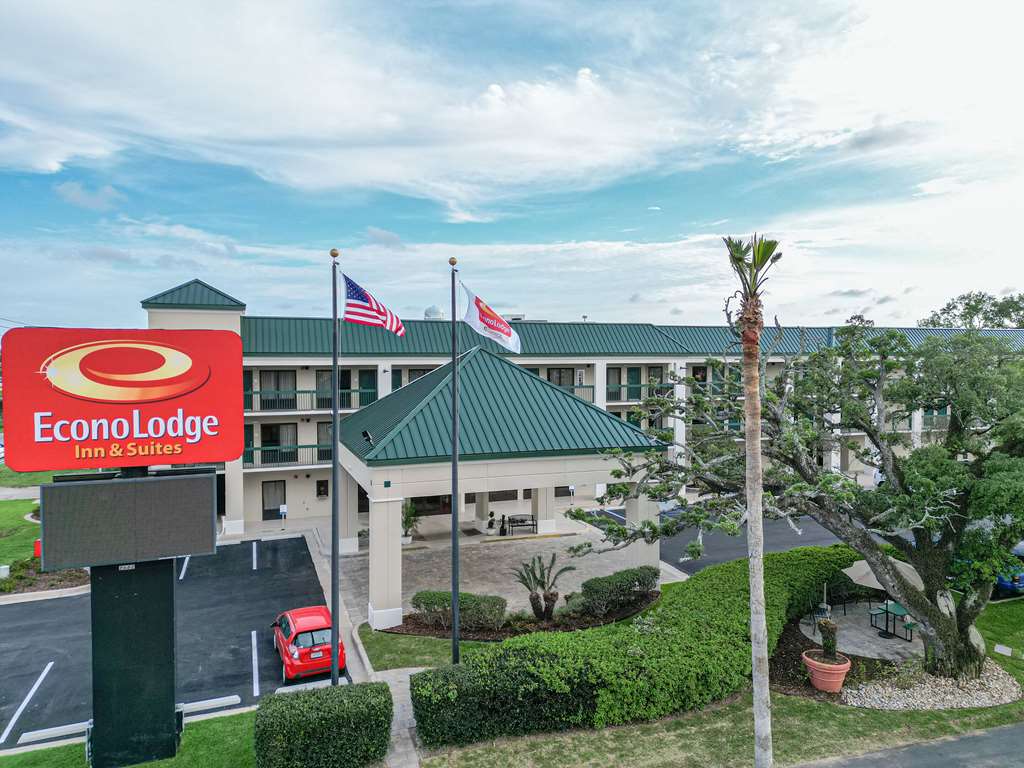 Econo Lodge Inn & Suites Foley North Gulf Shores - photo 6