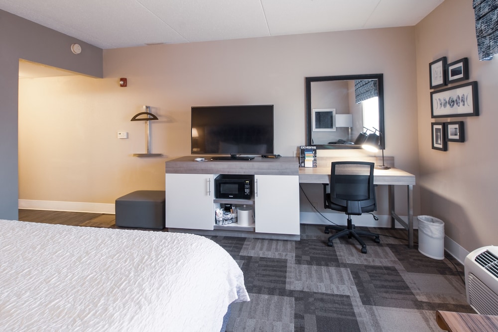Hampton Inn & Suites Huntsville Hampton Cove - photo 10
