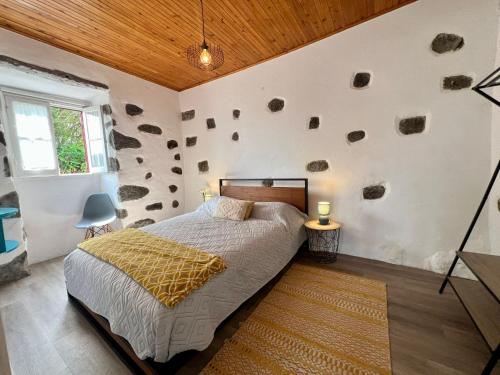 AZ Solar Cottage and Secret Garden — 4-Star Luxury Hotel in Sao Vicente, Portugal