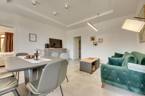 Sutorman 1 Villa D&B — 4-Star Luxury Hotel in Podgorica, Montenegro