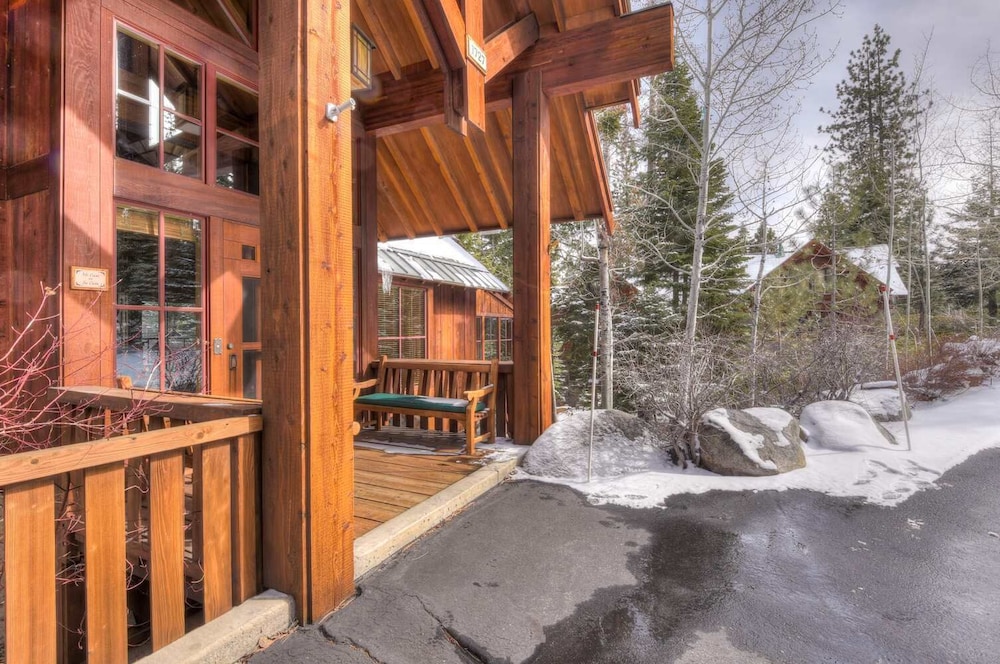 Luxury Northstar Palace w Hot Tub & Games - photo 37