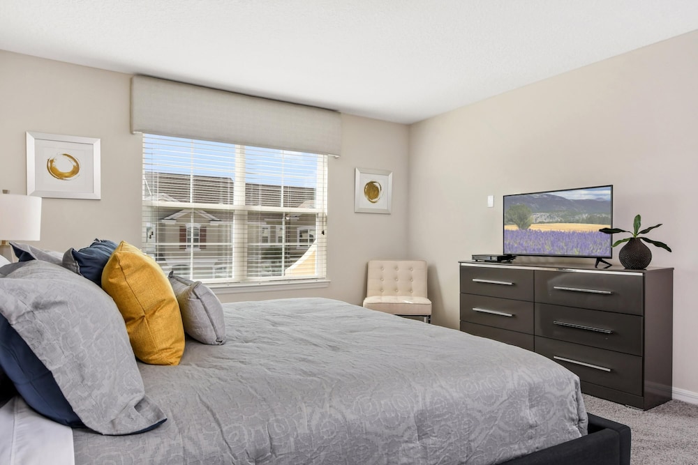 Solara Resort Brand New 4 Bed 4 5 Bath Townhome - photo 22