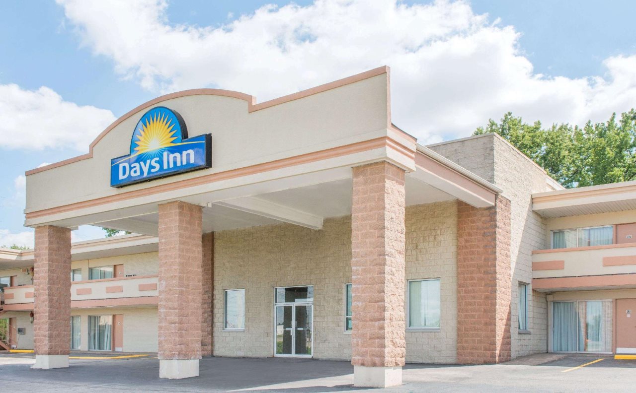 Days Inn By Wyndham St. Louis North — hotel in Hazelwood