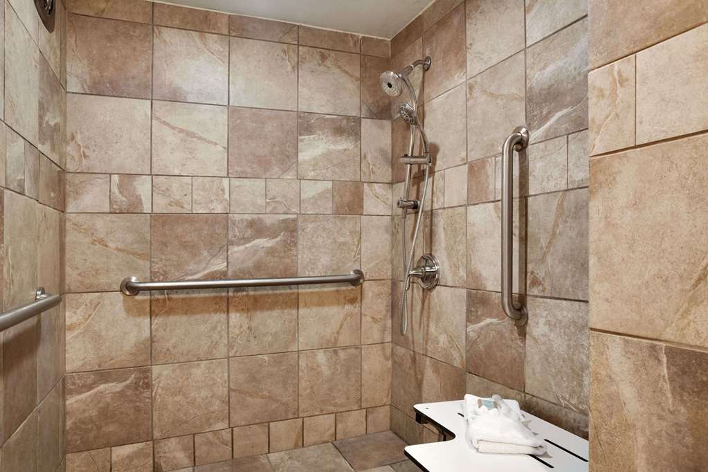 Travelodge By Wyndham Traverse City Mi - photo 7