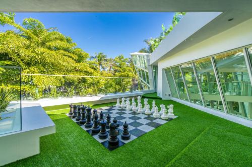 Villa Loggia Oasis Luxurious 6BD 7BA with Resort Style Pool - photo 25