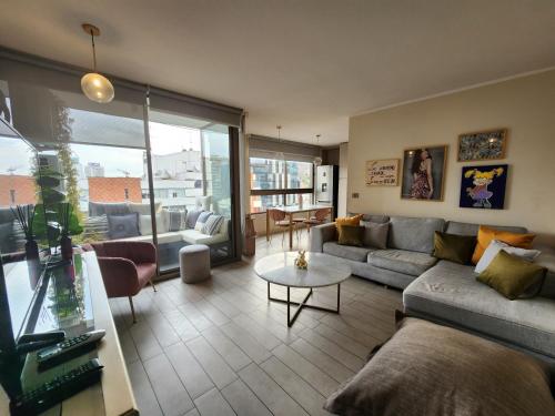 Stylish Art 2B w Wifi Smart TV & Parking — 4-Star Luxury Hotel in Santiago, Chile