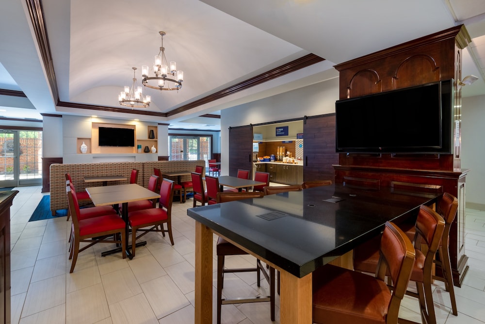 Holiday Inn Express State College at Williamsburg Square by IHG - photo 38