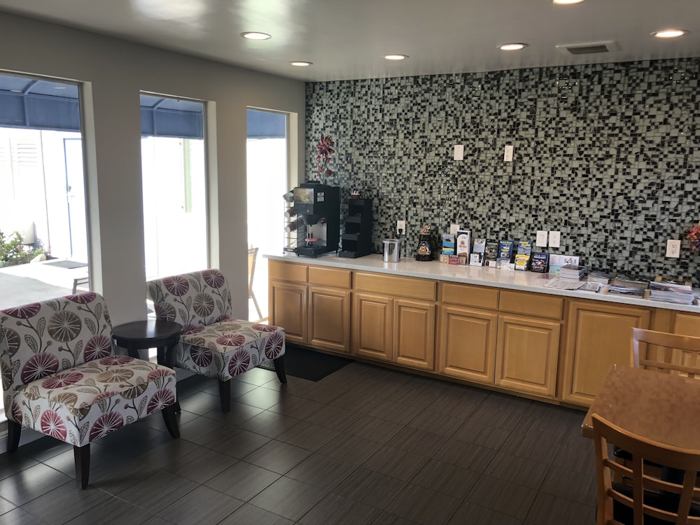 Pacific Inn Monterey - photo 4