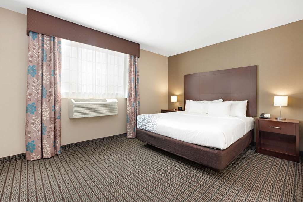 La Quinta Inn & Suites by Wyndham Bellingham - photo 56