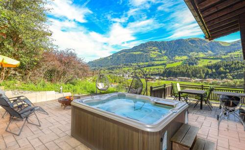 Chalet Moralee Kitzbühel Whirlpool & Alpenblick — 4-Star Luxury Hotel in Kitzbuehel, Austria