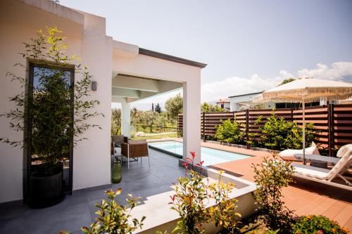 4 Roses Pool Villas — Litochoro — photo 3