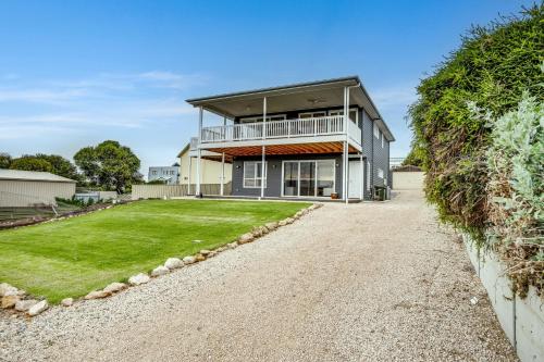 Driftwood Dunes 67 Newell Avenue Middleton No Linen Included — Middleton