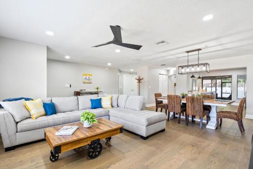 Florida Haven 4bd2.5 Vacation Ready Home — 4-Star Luxury Hotel in Seminole, United States