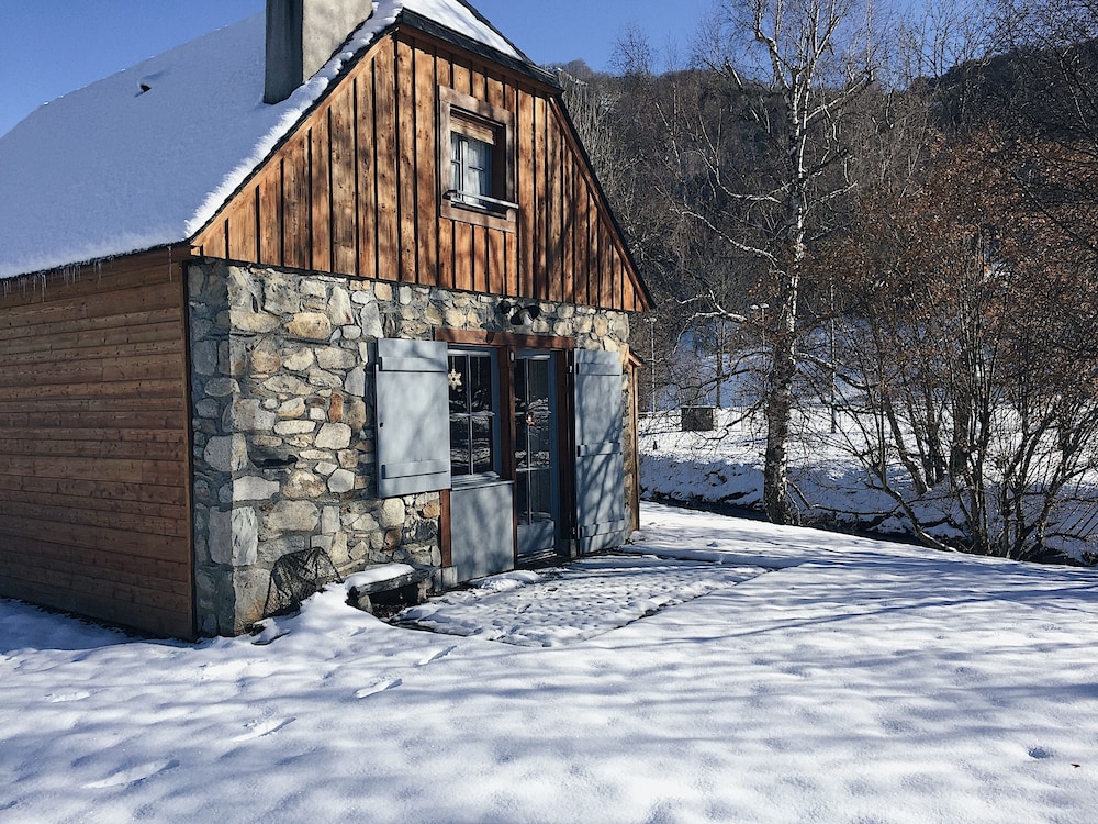 Les chalets d'Arrens - carbon neutral hotel in Unknown City