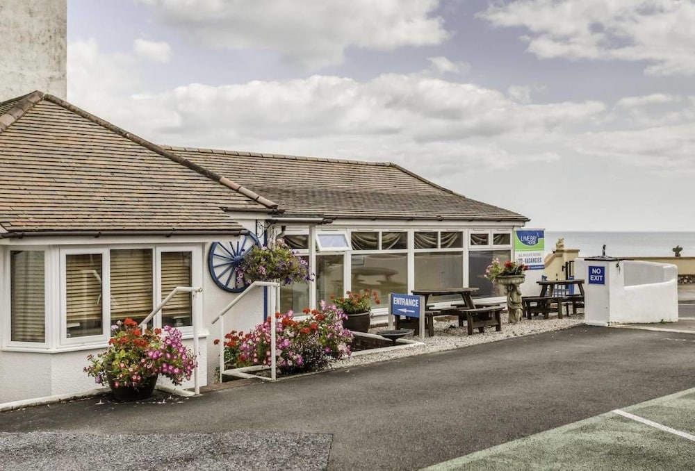 Lyme Bay House — 4-Star Luxury Hotel in Dawlish, United Kingdom