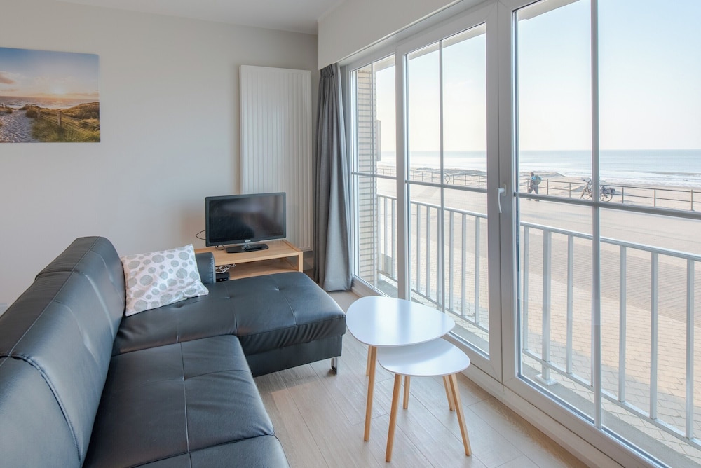 Apartment on Belgian Coast with Sea Views — 4-Star Luxury Hotel in Middelkerke, Belgium