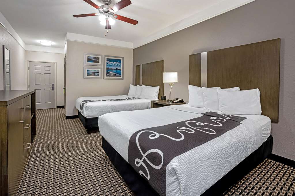 La Quinta Inn & Suites by Wyndham Conroe - photo 13