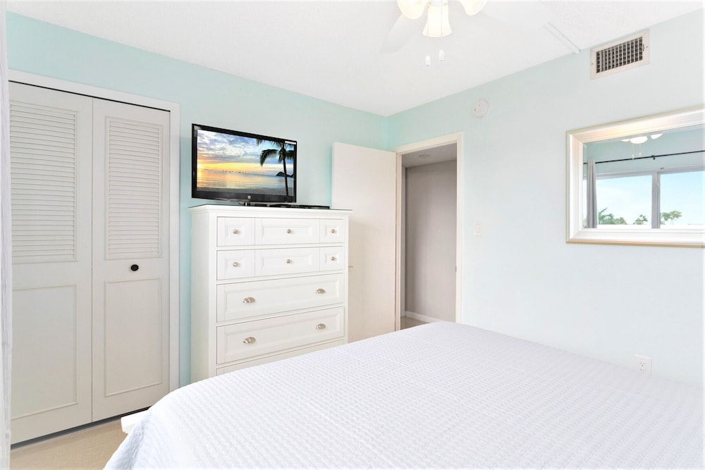 Cocoa Beach Towers by Happy Palm Stays - photo 69