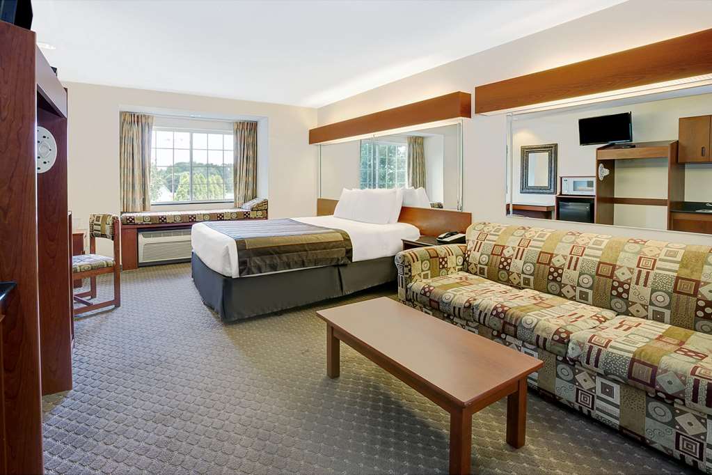 Microtel Inn & Suites by Wyndham Indianapolis Airport - photo 11