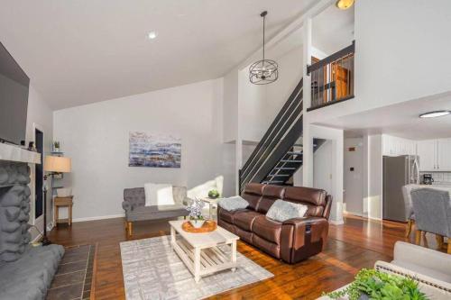 Green Bay Cozy home 3 bed rooms 6 beds 2 bath — 4-Star Luxury Hotel in Green Bay, United States