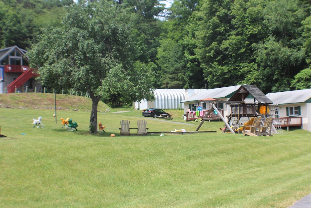 Hill View Motel and Cottages - photo 44