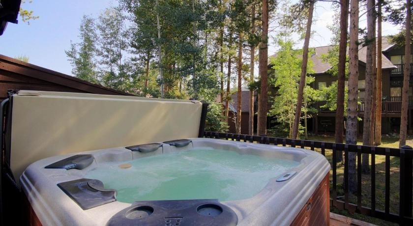 Village Point — 4-Star Luxury Hotel in Breckenridge, United States
