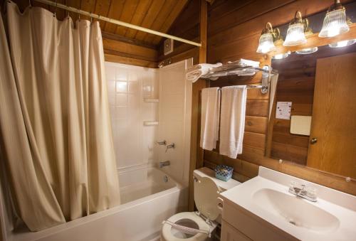 Lake Texoma Camping Resort Cabin 4 - photo 15