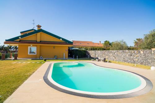 Villa Paradiso Acireale Con Piscina In Esclusiva O Condivisa — 4-Star Luxury Hotel in Acireale, Italy