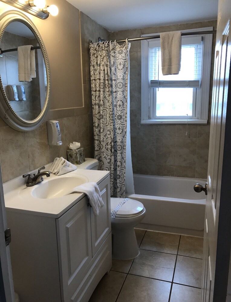 Pelican Point Motel - photo 16