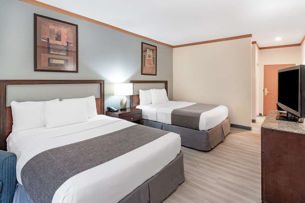 Red Roof Inn & Suites Hinesville - photo 28