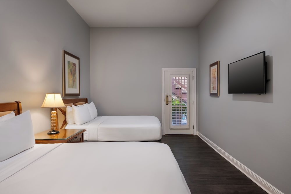 New Orleans Courtyard Hotel and Suites by the French Quarter - photo 6