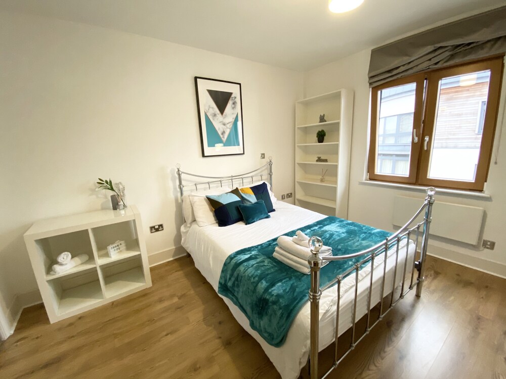 Tudors eSuites City Centre Apartment — 4-Star Luxury Hotel in Birmingham, United Kingdom