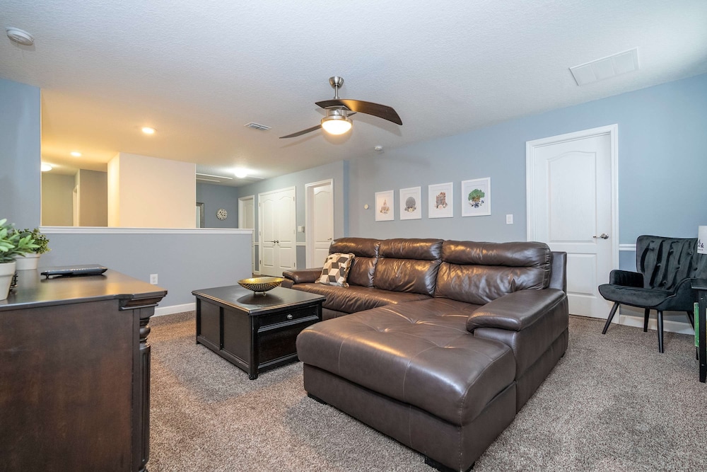 1400 Stunning 8bed with amazing game room - photo 45