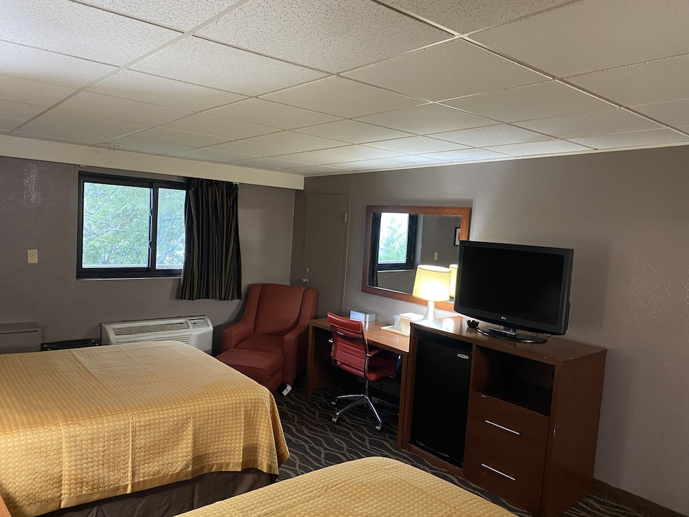 Economy Inn North Randall - photo 12