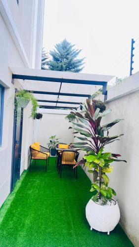 Elegant Lavington 1Bed with Pool Private Cinema & Garden