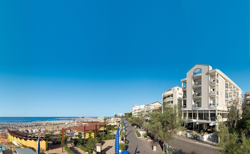 Hotel Prestige - last minute hotel in Cattolica