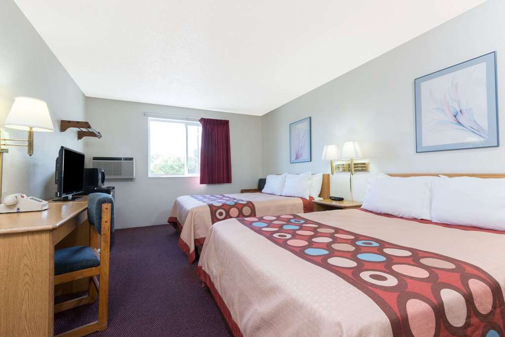 Super 8 by Wyndham Raton - photo 13