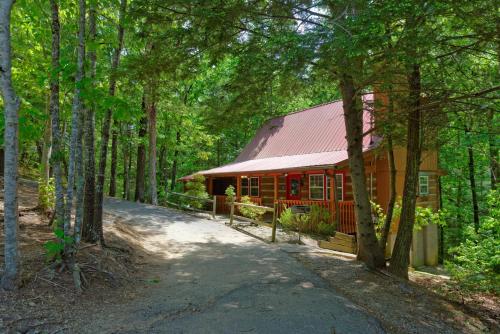 Whispering Winds - carbon neutral hotel in Pigeon Forge