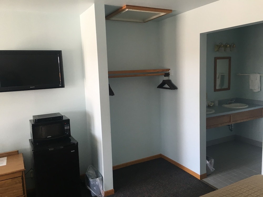 Day's End Motel - photo 11