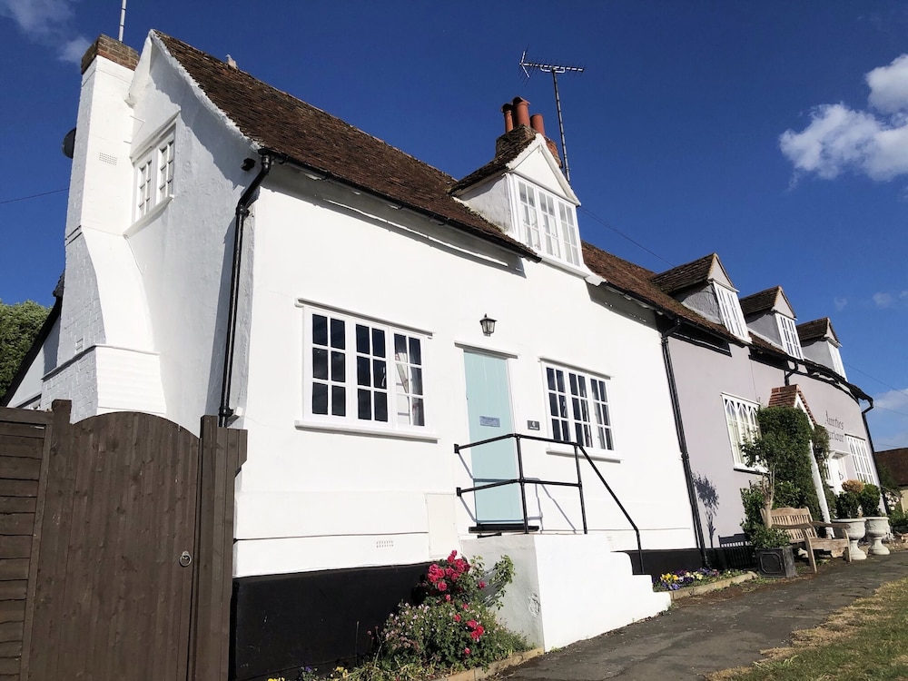 Millies Cottage 13377687 — Braintree