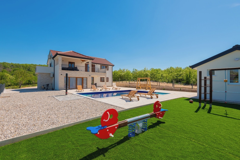 Villa Peaceful Oasis Vignani — 4-Star Luxury Hotel in Imotski, Croatia
