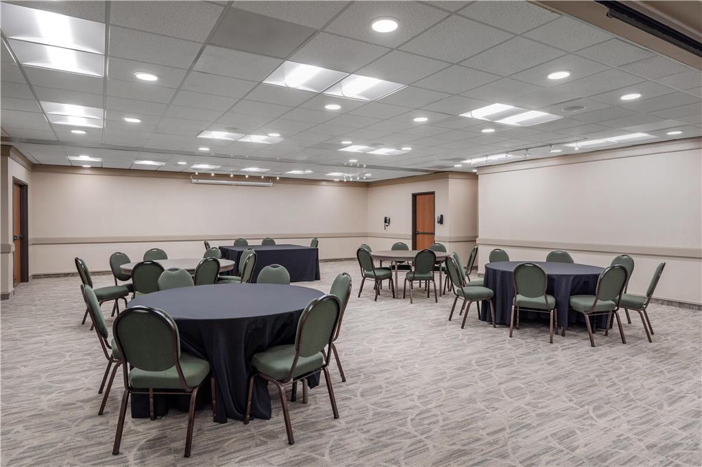 Best Western Plus Oak Harbor Hotel & Conference Center - photo 32