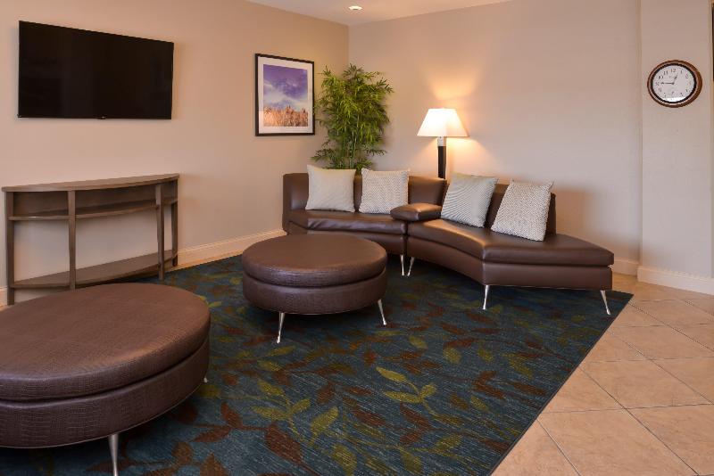 Candlewood Suites Bloomington Normal - photo 12