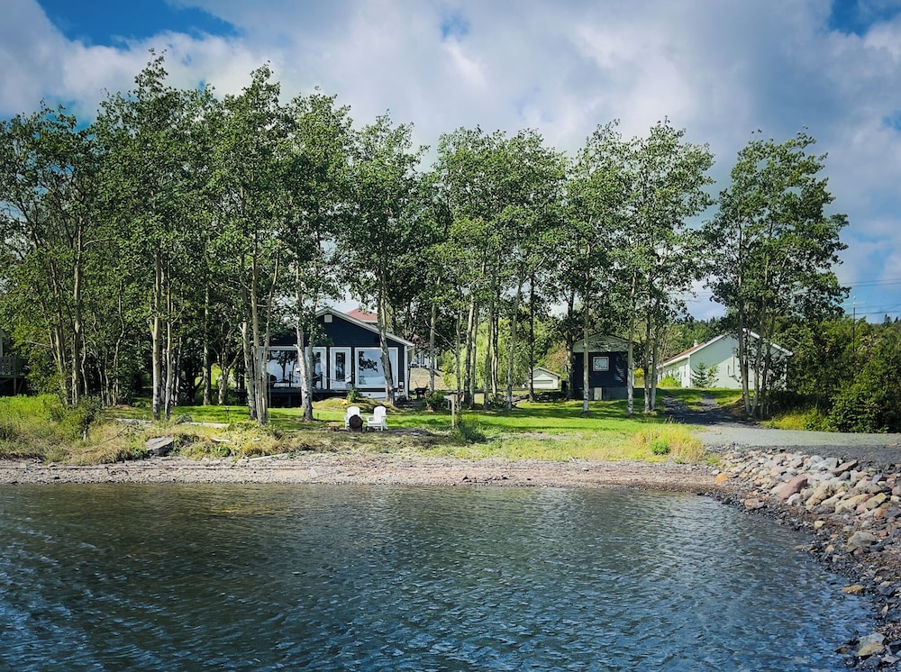 2 bed Sleeps 4 Sea View & Sauna in Campbellton, Canada