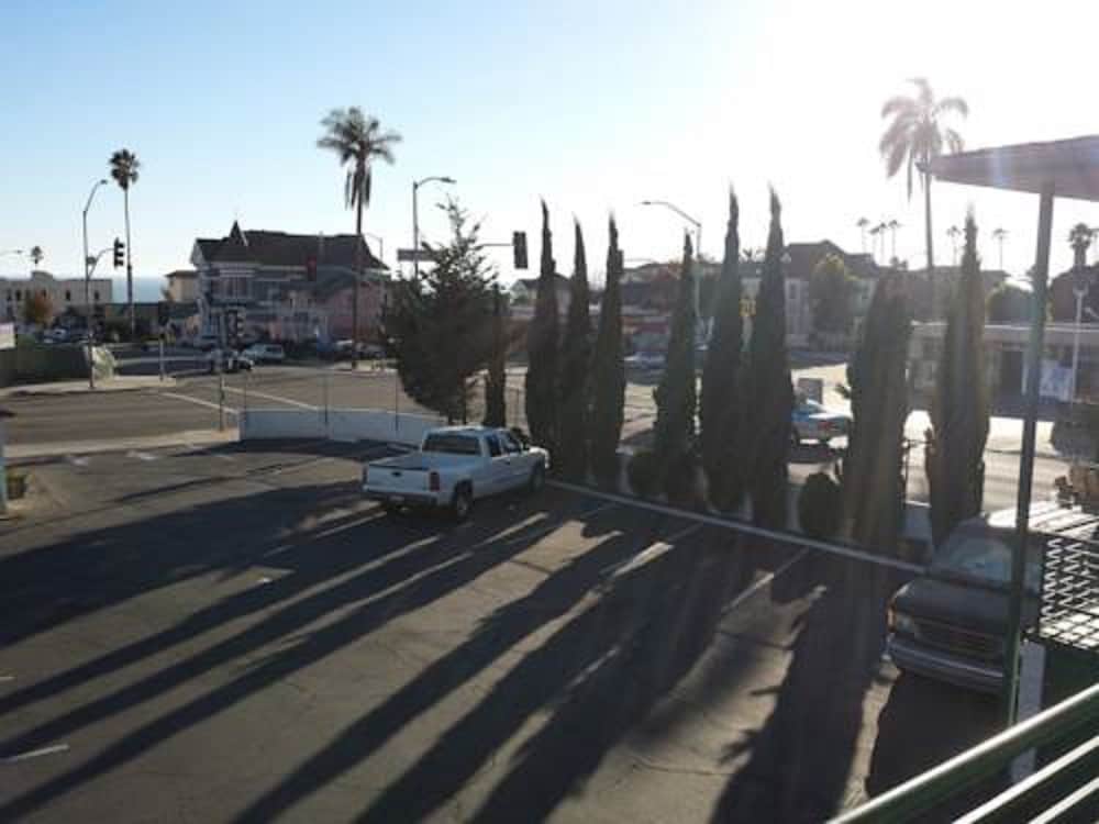 Travelers Beach Inn - photo 8