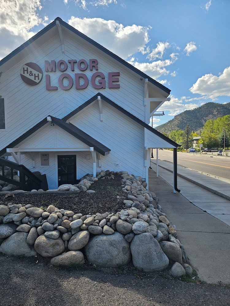 H & H Motor Lodge - photo 27